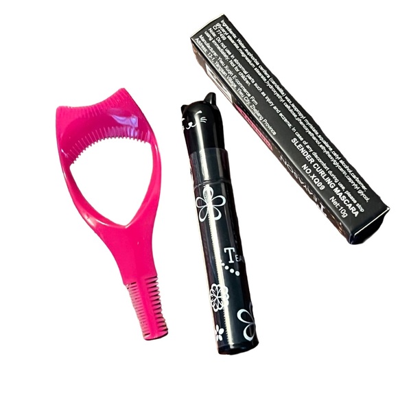 Kitty mascara with mascara perfecting tool! - Picture 2 of 6